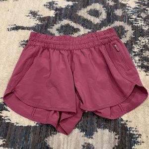Lululemon size 6 Tracker short. Excellent condition!